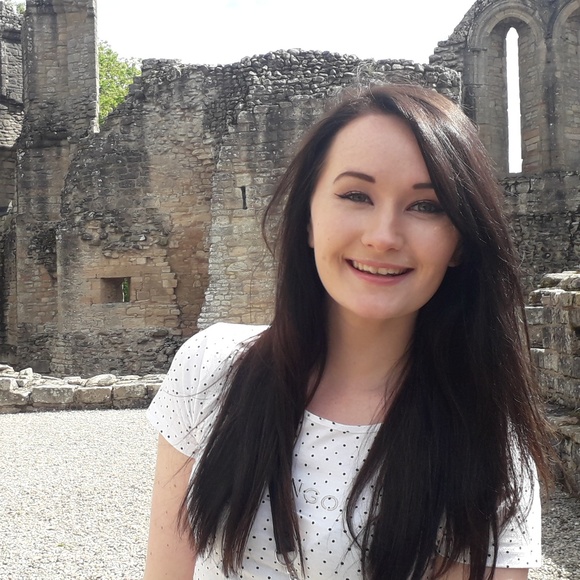 Meet your Posher, Amanda - Picture 3 of 7